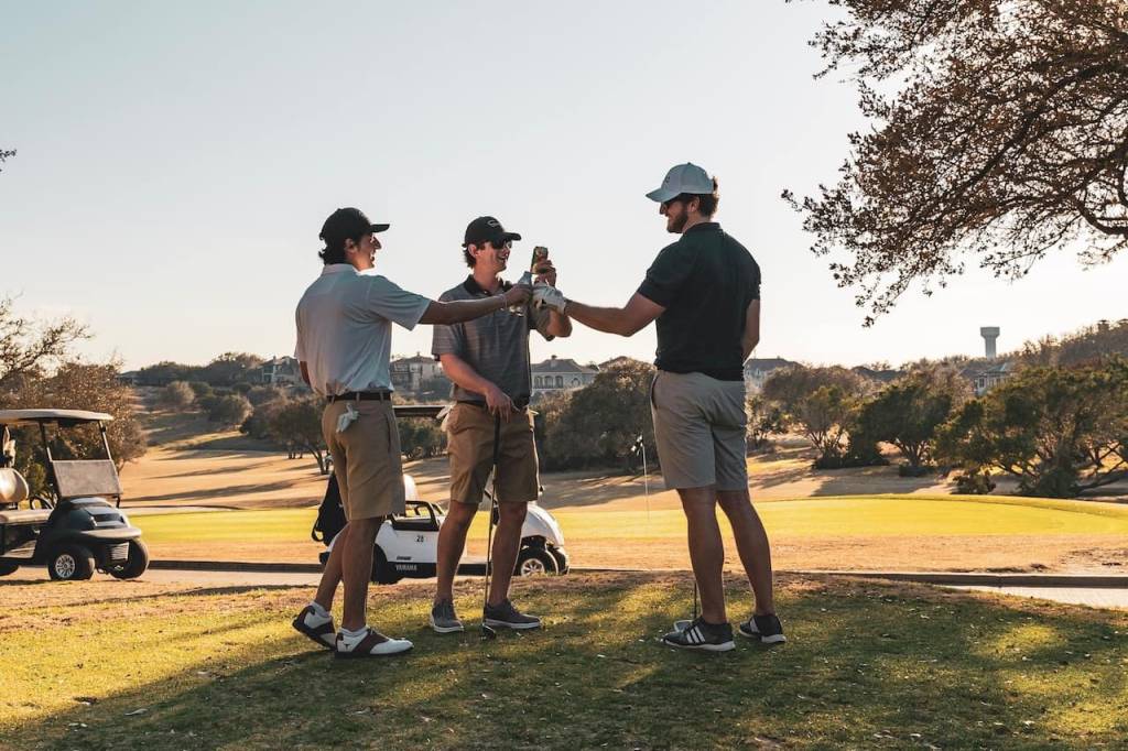 colaborar con aprendiendo golf